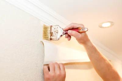 Pose de papier peint à Arinthod — revêtements muraux et toiles de verre